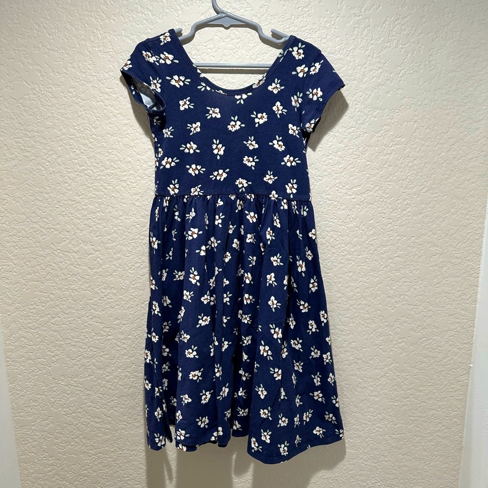 Alice and Ames Summer Sleeve Ballet dress in Navy with daisy flowers size 7.